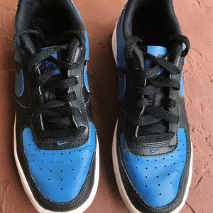 NIKE Royal Blue Black Low Youth SZ 4.5